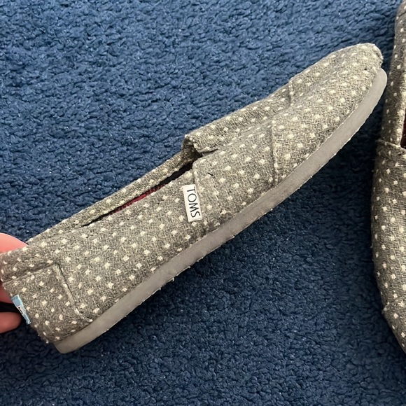 Grey Polka Dot TOMS - Size 8 - Picture 2 of 5